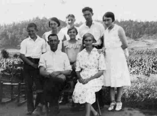 back row L to R  Herbert, Bennie Zue, George Ann, Milas Lavator Jr.,  John Hollis, Sammie Sue.  Front row L to R Lavator, George Ann, Ollie Belle