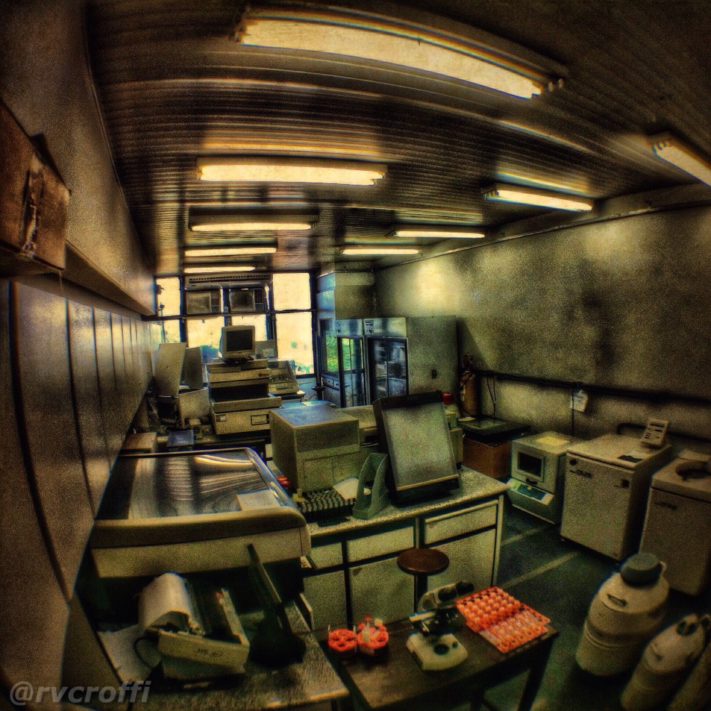 Laboratory by Rafael Vianna Croffi. It is shared under the Attribution 2.0 Generic Creative Commons License he granted with the photo. Thanks Rafael! 