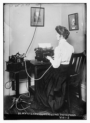 blind-stenographer-using-dictaphone-loc-20oct16-fl